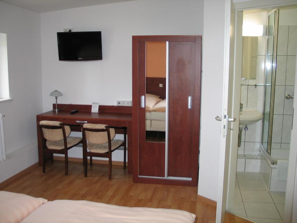 Hotel Restaurant Zur Post Wuppertal Room photo
